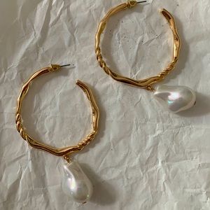 Hoops earrings